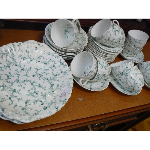 197 - DELICATELY PATTERNED VINTAGE CHINA TEA SERVICE. GREEN FOLIAGE ON WHITE. SERVING PLATES, TEA PLATES, ... 