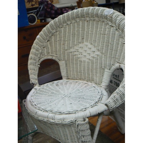 252 - SMALL LLOYD-LOOM STYLE CHAIR. WHITE PAINTED.