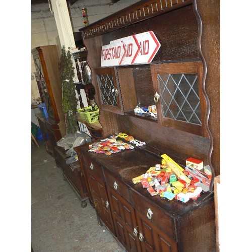 290 - WELSH DRESSER. HAS 2 GLASS DISPLAY SECTIONS WITH LEADED GLASS DOORS.