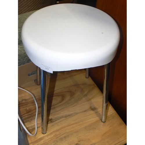 323 - SMALL WHITE KITCHEN STOOL ON CHROME TUBULAR LEGS.