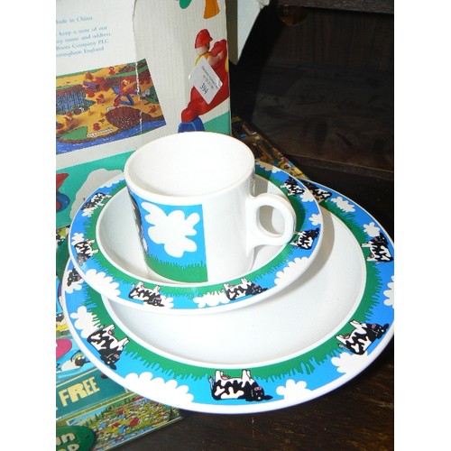 394 - CONSTRUCTION PLAYSET, AND A SHAUN THE SHEEP DOUBLE-SIDED PUZZLE, AND A CHILD'S MELAMINE DINNERR SET.