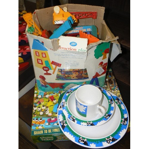 394 - CONSTRUCTION PLAYSET, AND A SHAUN THE SHEEP DOUBLE-SIDED PUZZLE, AND A CHILD'S MELAMINE DINNERR SET.