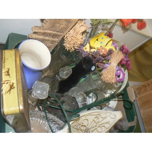 487 - MIXED LOT -  BRIC-BRAC TRIVETT, VASES, FLOWERS ETC