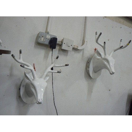 112 - PAIR OF CONTEMPORARY WALL-MOUNTED STAG LIGHTS. WHITE HIGH GLOSS.