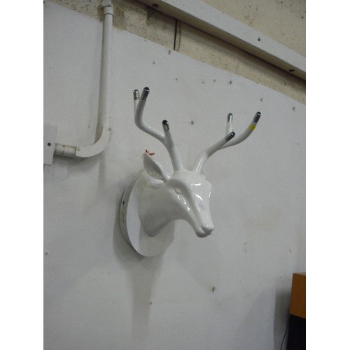 112 - PAIR OF CONTEMPORARY WALL-MOUNTED STAG LIGHTS. WHITE HIGH GLOSS.