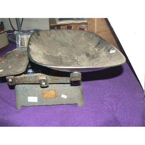 142 - LARGE HEAVY CAST VINTAGE SHOP SCALES. COMPLETE WITH SCOOP. NO WEIGHTS.