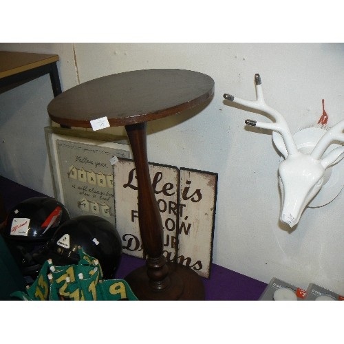 117 - SMALL PEDESTAL SIDE TABLE. CIRCULAR