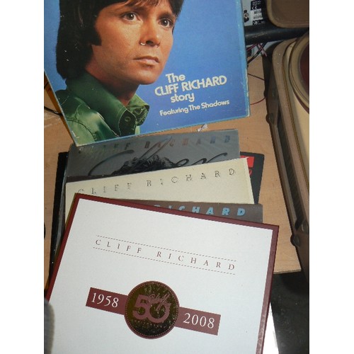 172 - CLIFF RICHARD 50TH ANNIVERSARY DELUXE PLATE BY DANBURY MINT-WITH CERT OF AUTH. ALSO VINTAGE 'THE CLI... 