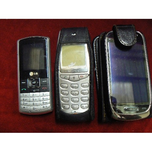 22 - 3 MOBILE PHONES ONE OF WHICH IS A NOKIA SMART PHONE