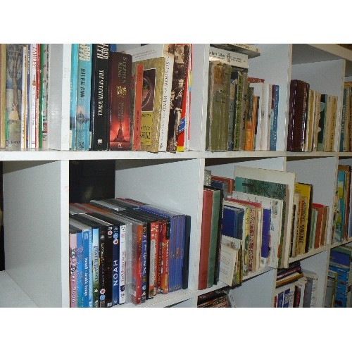 435 - BEAUTIFUL COLLECTION OF OLD AND NEW BOOKS (12 CUBES)