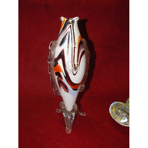 70 - 2 MURANO GLASS STANDING FISH. 1 HAS SMALL DISH AT THE BASE, IN LOVELY YELLOWS AND BLUES, THE OTHER I... 