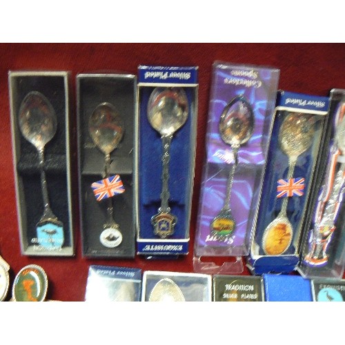 72 - COLLECTORS SOUVENIR SPOONS X 23, ALSO A SMALL WOODEN OAKLEAF SPOON RACK.