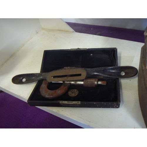 90 - 3 X GRADUATED VINTAGE BLOCK PLANERS. ALSO A STANLEY  No 51 SPOKESHAVE, & A MICROMETER? IN ORIGINAL C... 