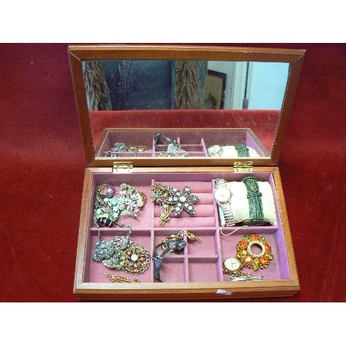 109 - JEWELLERY BOX WITH COSTUME JEWELLERY CONTENTS.