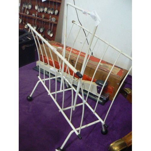 118 - SMALL VINTAGE SPUTNIK MAGAZINE RACK. WHITE WITH BLACK BALL FEET.