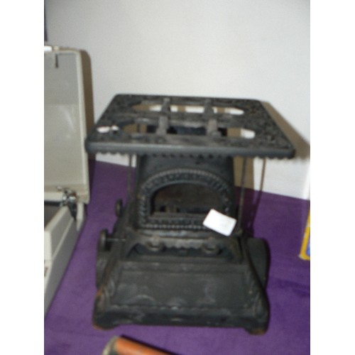 97 - TINY VINTAGE CAST-IRON PARRAFIN STOVE 'BEATRICE No 31' WITH TINY 'WINDOW'. ORNATE WITH TOP TRIVET AN... 