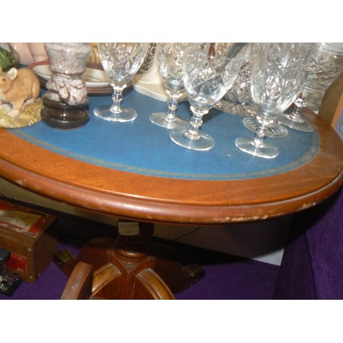 120 - SMALL STURDY PEDESTAL SIDE TABLE WITH BRASS FEET. BLUE LEATHER INLAID TOP.