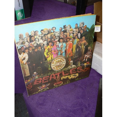 166 - 2 X VINTAGE BEATLES LP'S. MONO. 'SGT PEPPERS LONELY HEARTS CLUB BAND' & 'BEATLES FOR SALE'