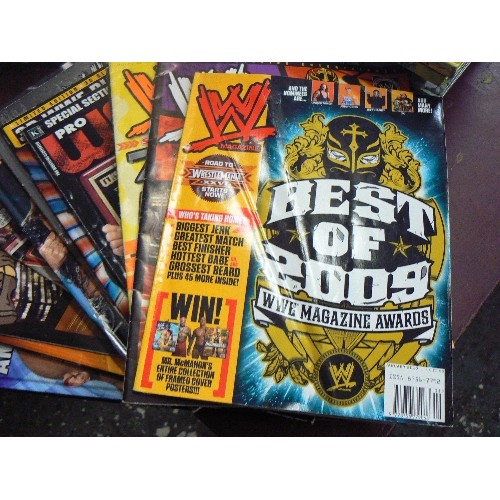 194 - WWE WRESTLMANIA ETC. JOB LOT OF ANNUALS BOOKS & MAGAZINES.