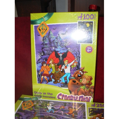 198 - 2 X NEW/PACKAGED SCOOBY-DOO! GLOW IN THE DARK JIGSAW PUZZLES. 100 PC.