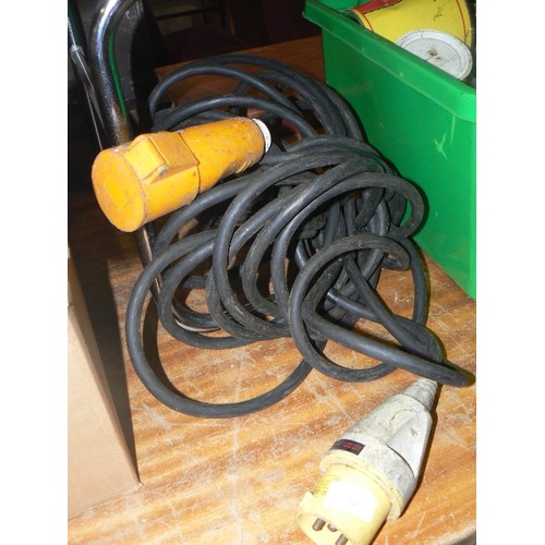 346 - HEAVY-DUTY CABLES WITH CONNECTORS.