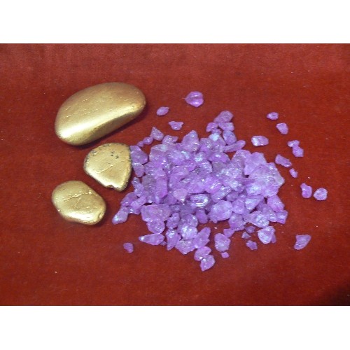 61 - AMETHYST-QUANTITY OF ROUGH STONES. ALSO 3 GOLD-PAINTED PEBBLES.