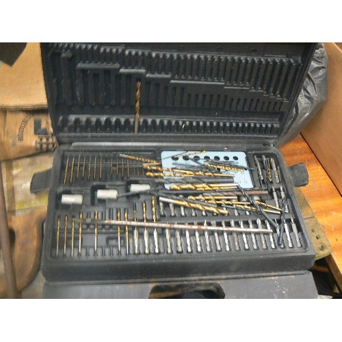 353 - SET OF DRILL BITS, WITH A SECOND LAYER. IN MASONRY, SPEED BITS ETC. POWERCRAFT.