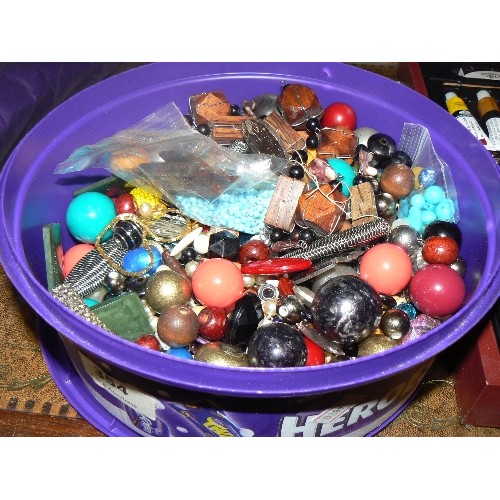 176A - TIN OF ASSORTED LARGE BEADS FOR JEWELLERY-MAKING.