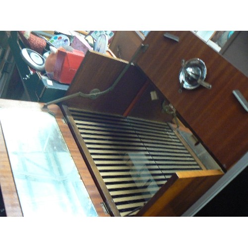 373 - RETRO DRINKS CABINET. WITH MIRRORED & STRIPED INTERIOR, WITH LIGHT AND LEMON JUICER!