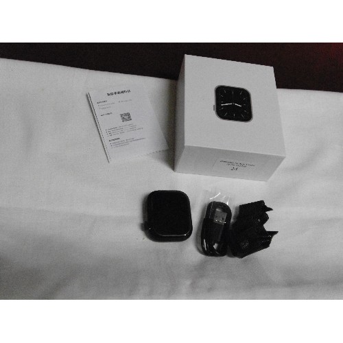 36 - SMART WATCH COMPATIBLE WITH APPLE SMART UNUSED IN BOX CRYSTAL G P S LTE WR-100MM DIVE-40M IN BOX