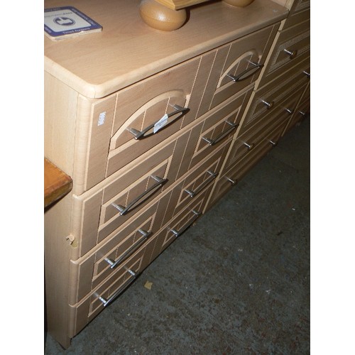 424 - CONTEMPORARY  CHEST OF 4 DRAWERS