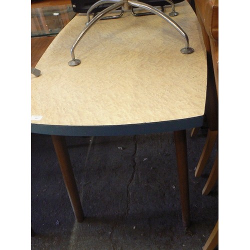 400 - FORMICA TOP TABLE