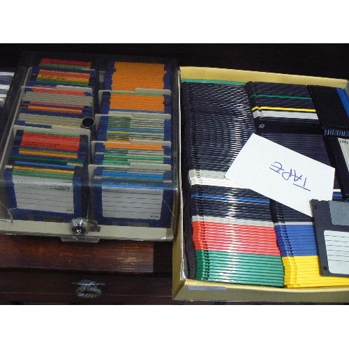 392 - LARGE COLLECTION OF FLOPPY DISCS 3.5