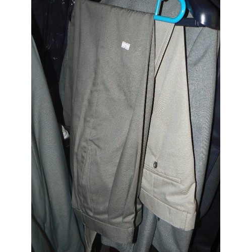 410A - 5 PAIRS OF GENTS CHINO STYLE TROUSERS, AS NEW CONDITION