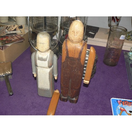 78A - NAIVE WOODEN AMISH FIGURES (ARM NEEDS RE ATTACHING)