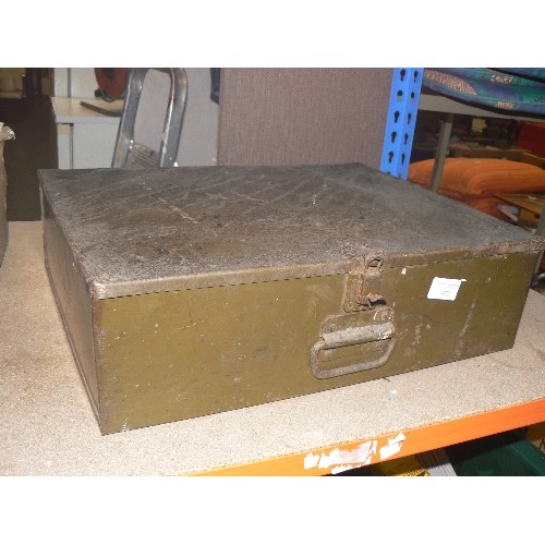 472 - METAL BOX IN ARMY GREEN