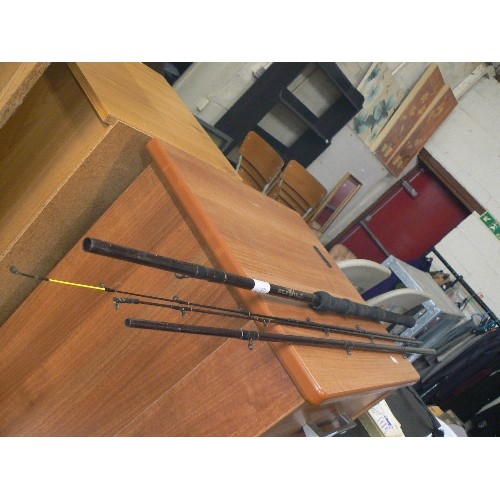 470 - RED WOLF FISHING ROD 3 SECTION ROD WITH 2 TIPS IN A TUBED CASE