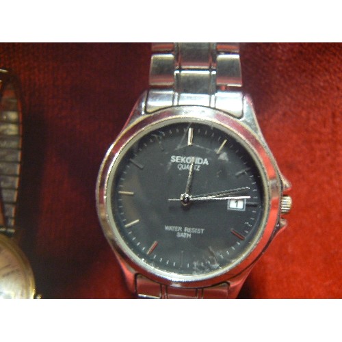 57A - 2 GENTS WATCHES A SEKONDA WITH DATE AND A VINTAGE ACCURIST WITH DATE