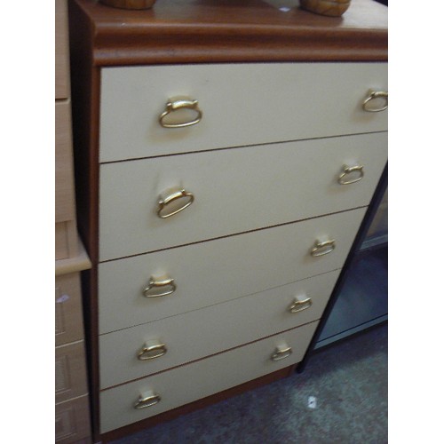 431 - CHEST OF 5 DRAWERS IN CREAM WITH WOOD EFFECT TO AND SIDES