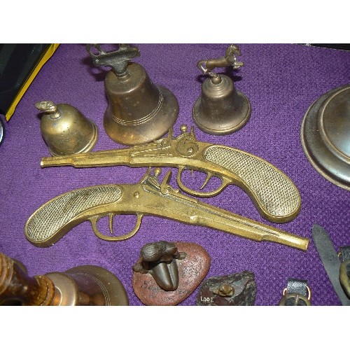 107 - LARGE COLLECTION OF BRASSWARE INCLUDING PISTOL WALL PLAQUES, HORSE BRASSES AND BELLS