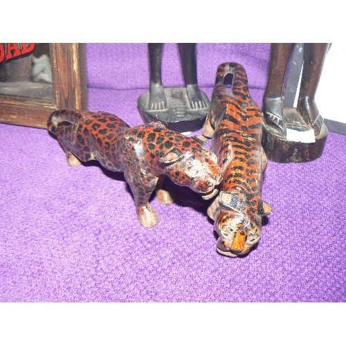 119 - PAIR OF CARVED WOODEN AFRICAN FIGURES PLUS A PAIR OF WOODEN FIGURES DEPICTING A LEOPARD AND A TIGER