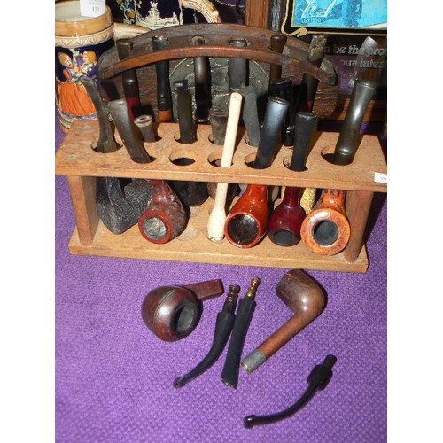 123 - 2 VINTAGE PIPE RACKS CONTAINING A LARGE COLLECTION OF PIPES