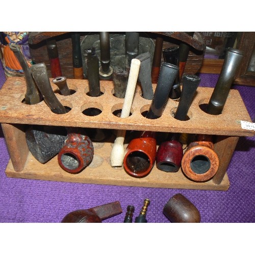 123 - 2 VINTAGE PIPE RACKS CONTAINING A LARGE COLLECTION OF PIPES