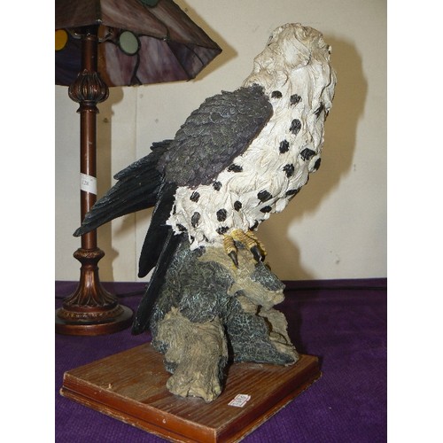 126 - LARGE BIRD OF PREY FIGURE