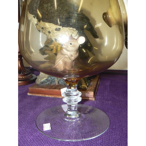 139 - LARGE BRANDY GLASS WITH CAT AND MOUSE FIGURES