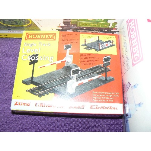 154 - HORNBY LOCAL FREIGHT ELETRIC TRAIN SET PLUS ACCESSORIES PACK 1 AND SINGLE LEVEL CROSSING TRACK ALL B... 