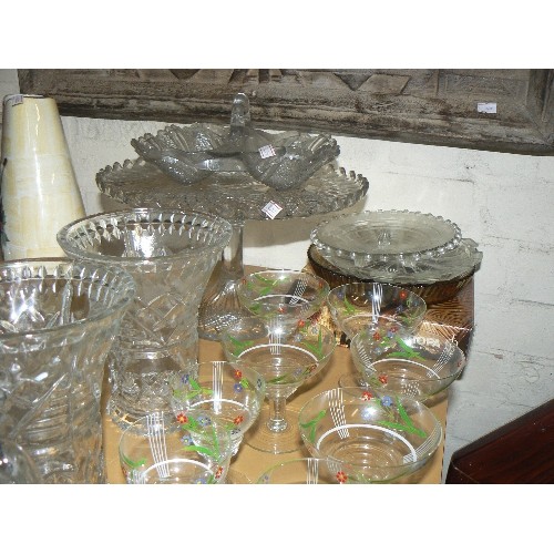 183 - LARGE COLLECTION OF GLASSWARE