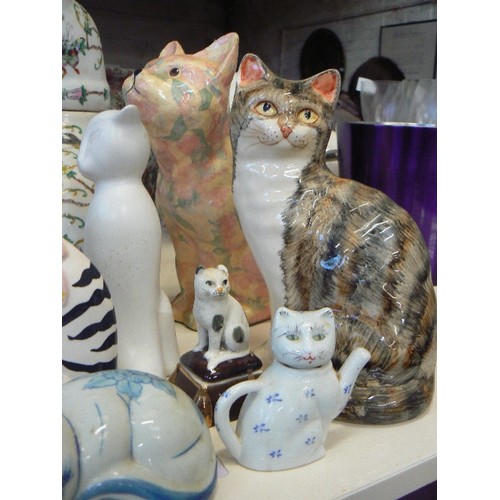 224 - LARGE QUANTITY OF CERAMIC CAT ORNAMENTS