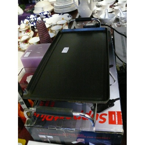 227 - ELECTRIC HOT PLATE/TEPANYAKI GRILL WITH BOX.