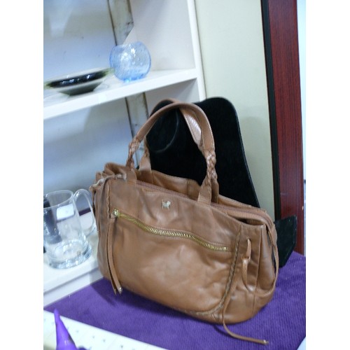 59 - RADLEY HANDBAG, GENUINE, IN TAN LEATHER WITH GOLD DOG LOGO